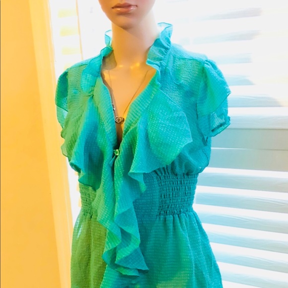 Ruffle top💚 - Picture 2 of 5
